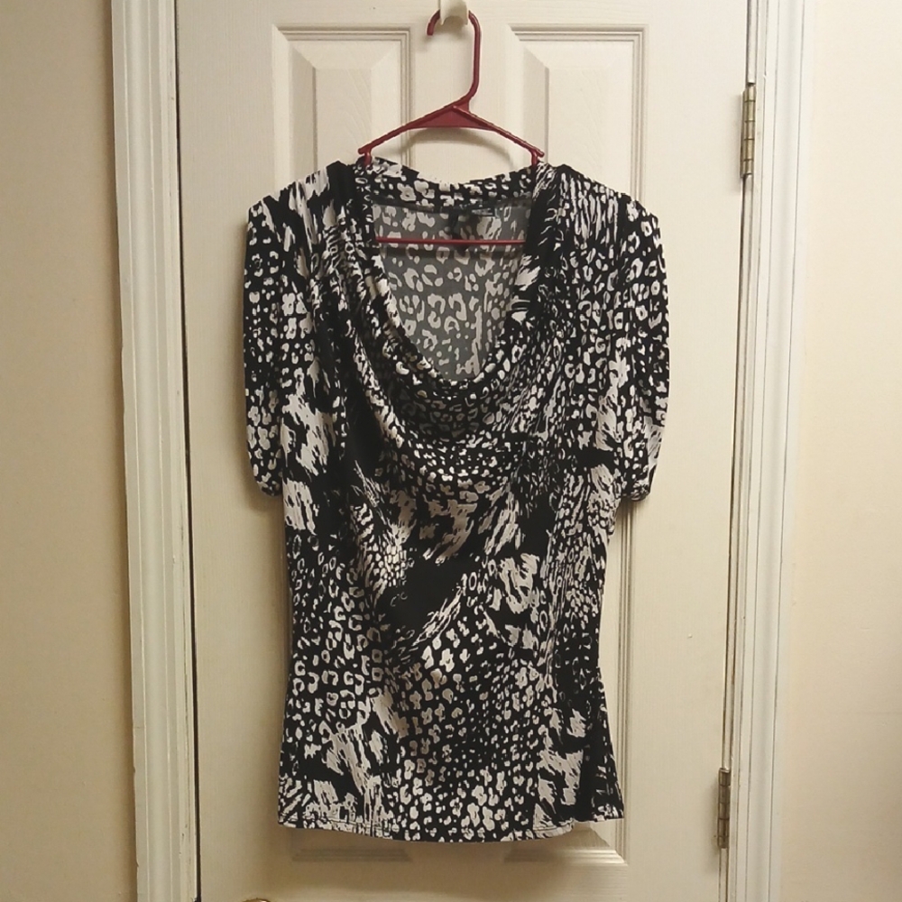 NEW DIRECTIONS Black & White Animal Print Top Embellished W/shiny SILVER SIZE M